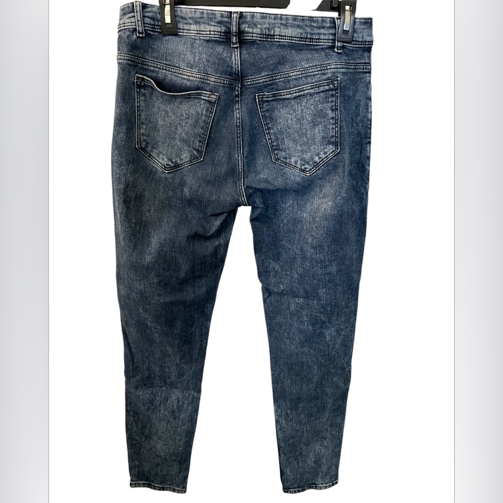 H&M Divided Distressed Denim Jeans Size 8 (29”W) - Picture 2 of 3
